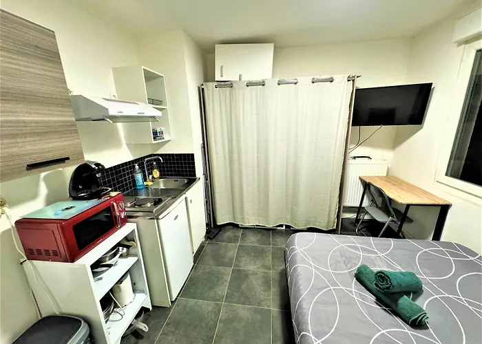 Confortable Proche Gare Apartmán *